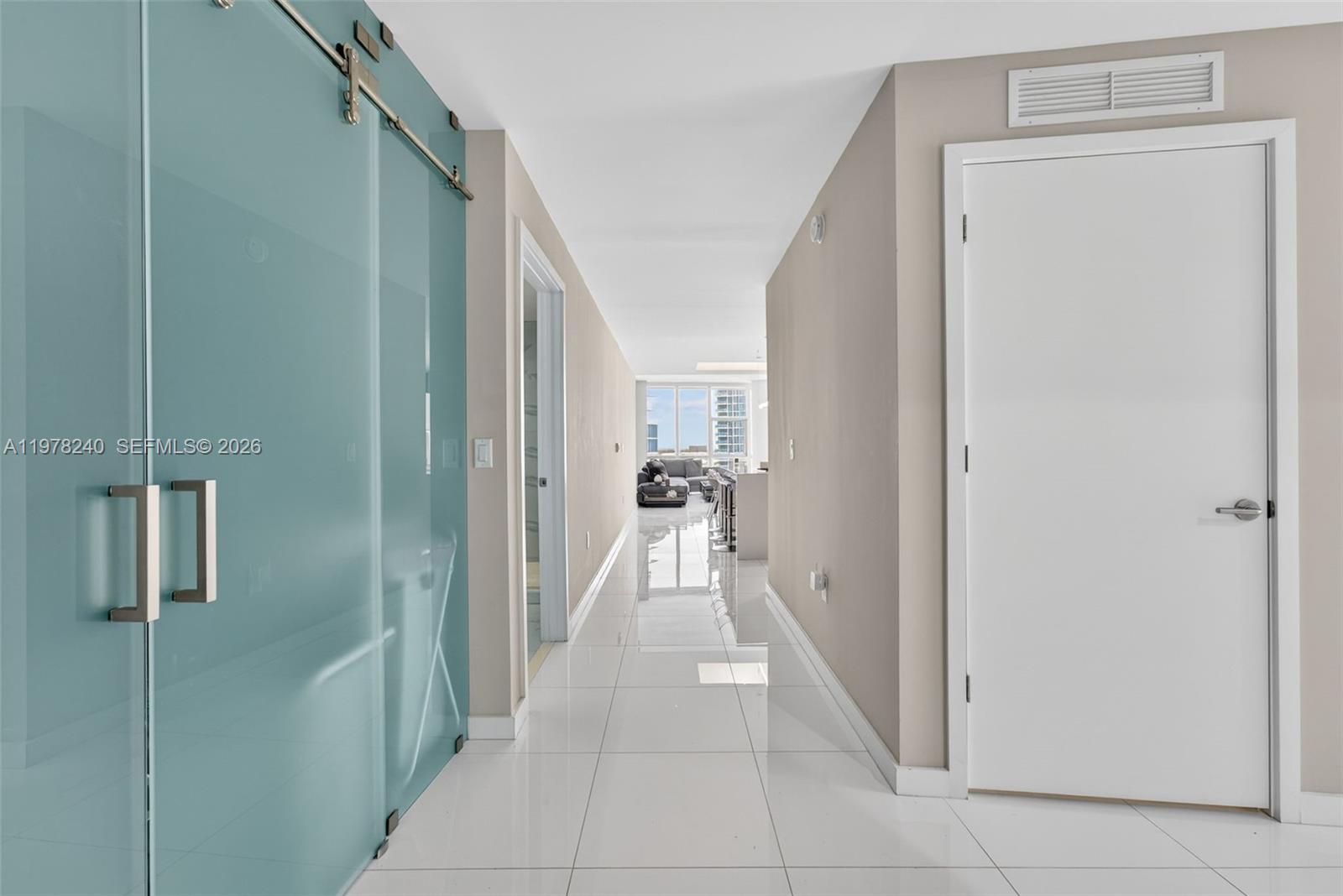 PARAMOUNT MIAMI WORLDCENT - Residential Lease