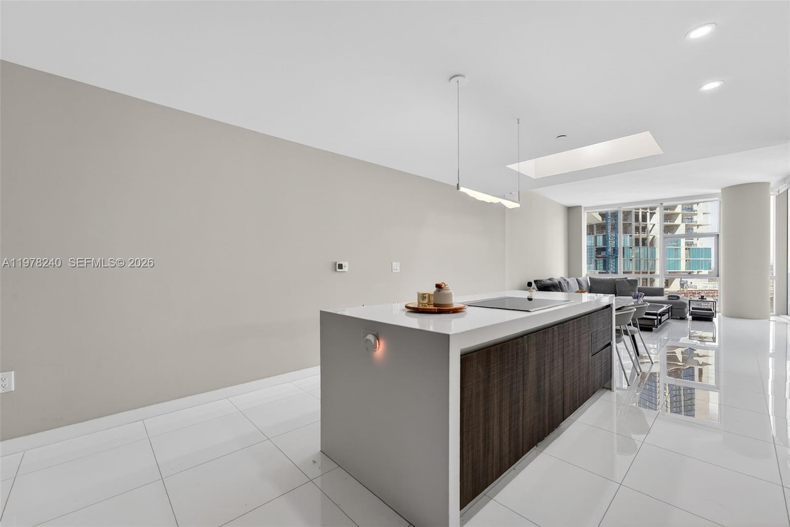 PARAMOUNT MIAMI WORLDCENT - Residential Lease