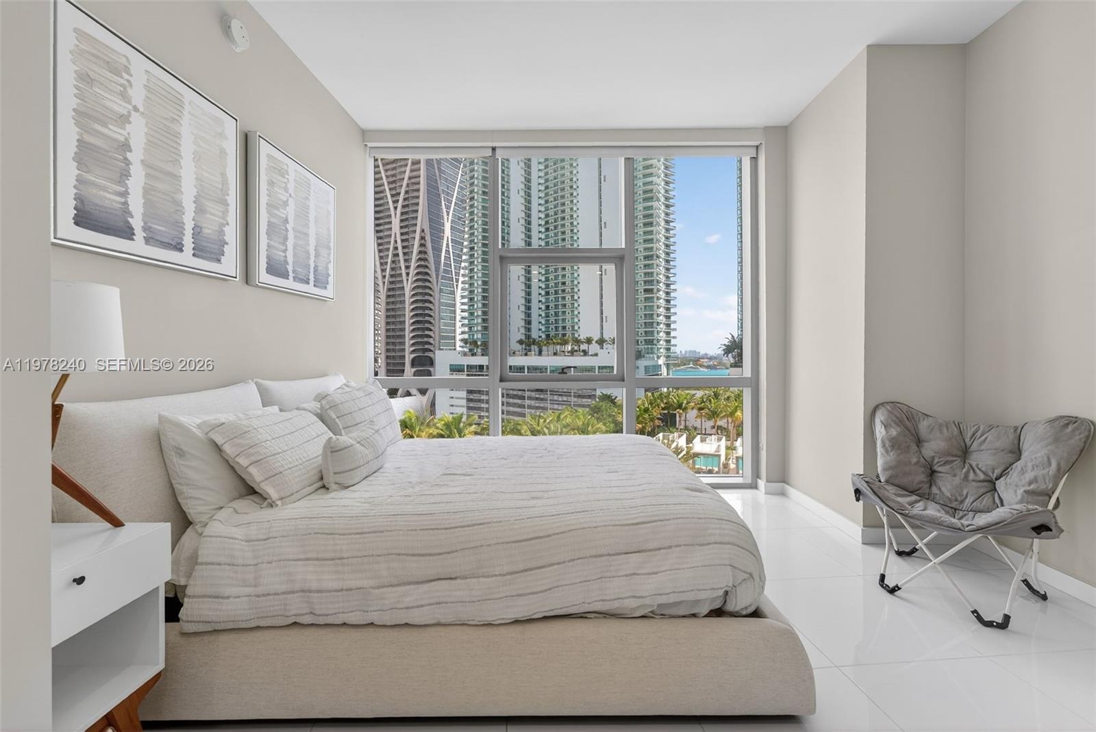 PARAMOUNT MIAMI WORLDCENT - Residential Lease