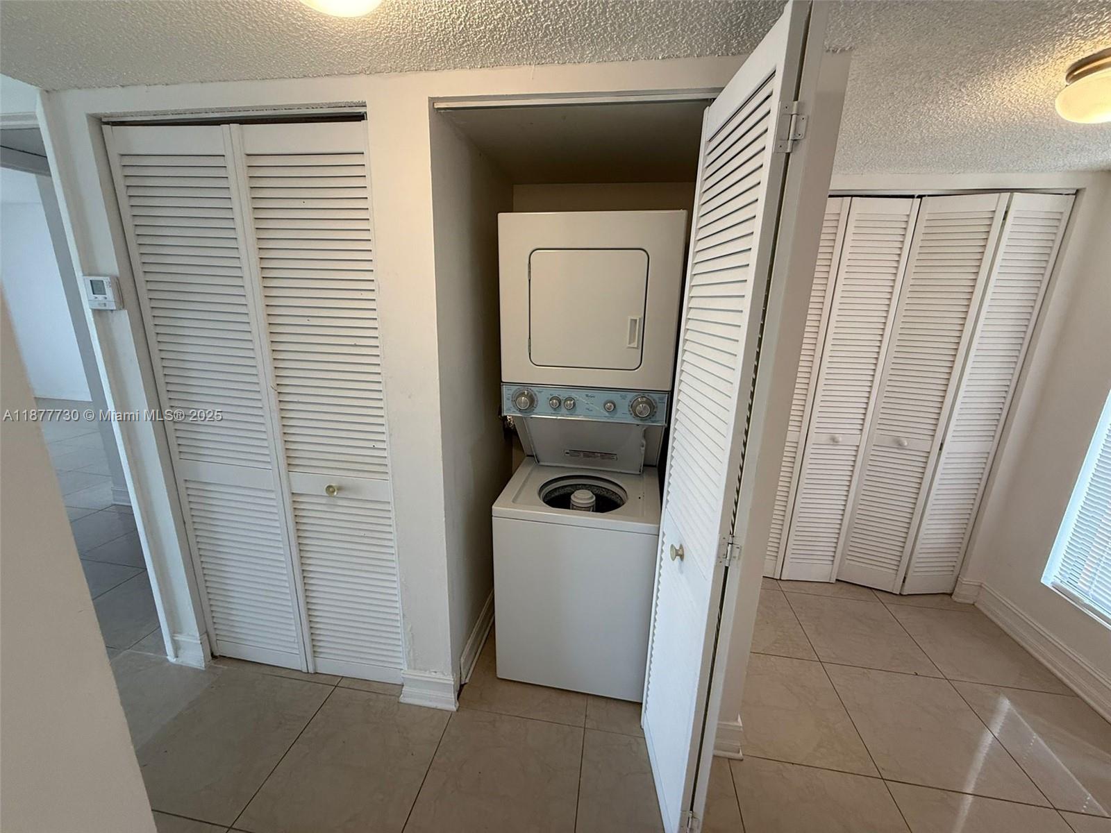 VILLAS AT LAKEVIEW CONDO - Residential Lease