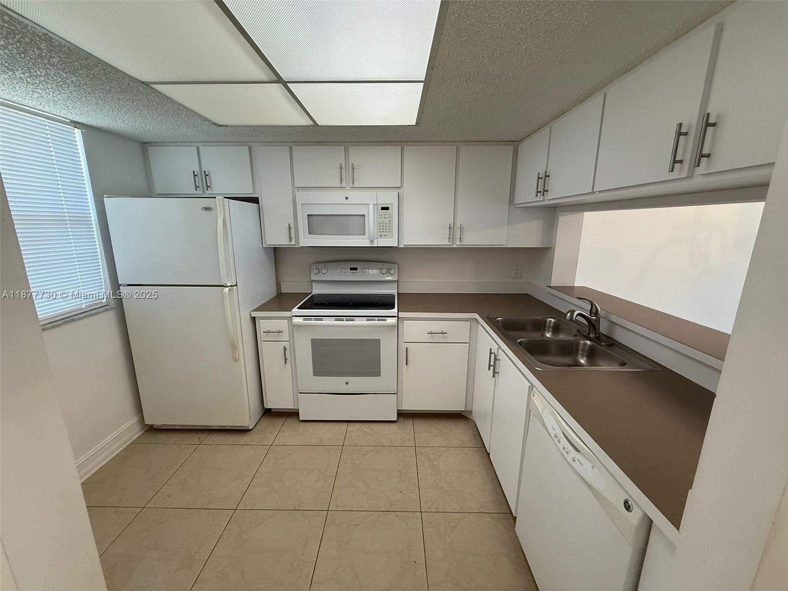 VILLAS AT LAKEVIEW CONDO - Residential Lease