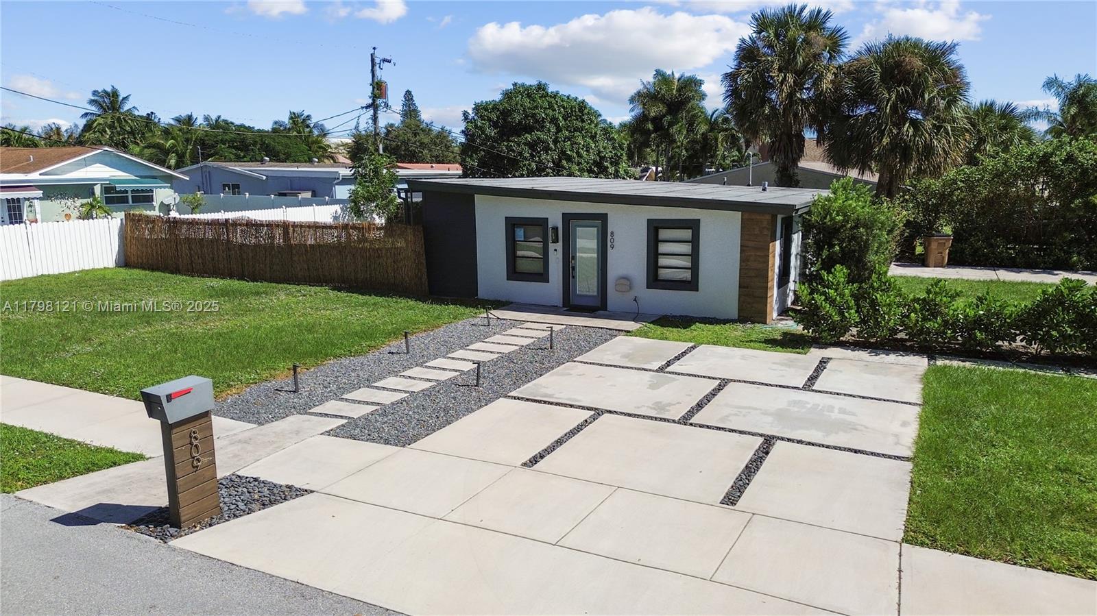 Rental Property at 809 Ne 4th St, Deerfield Beach, Broward County, Florida - Bedrooms: 2 
Bathrooms: 1  - $2,700 MO.
