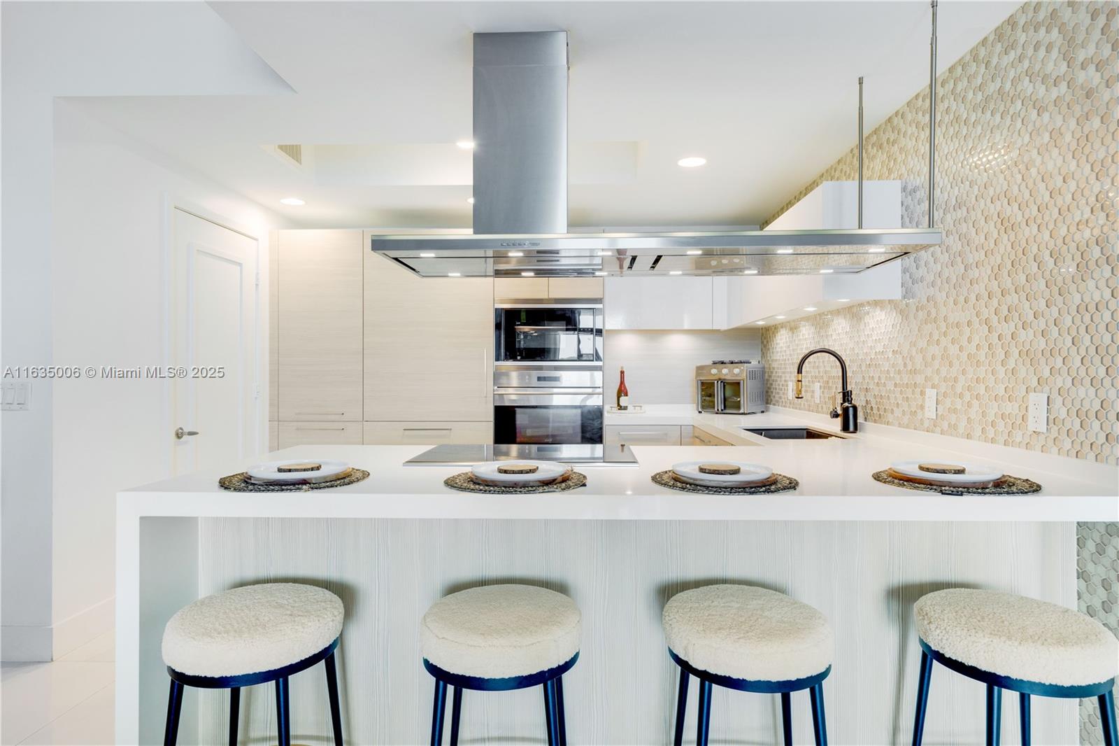 MARINA PALMS RESIDENCES S - Residential