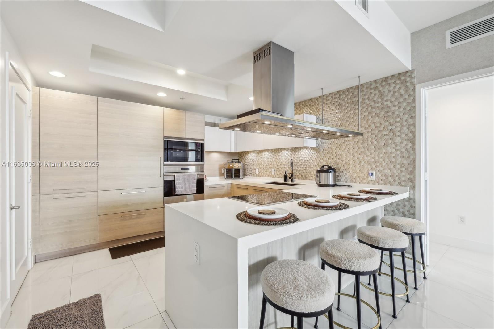 MARINA PALMS RESIDENCES S - Residential