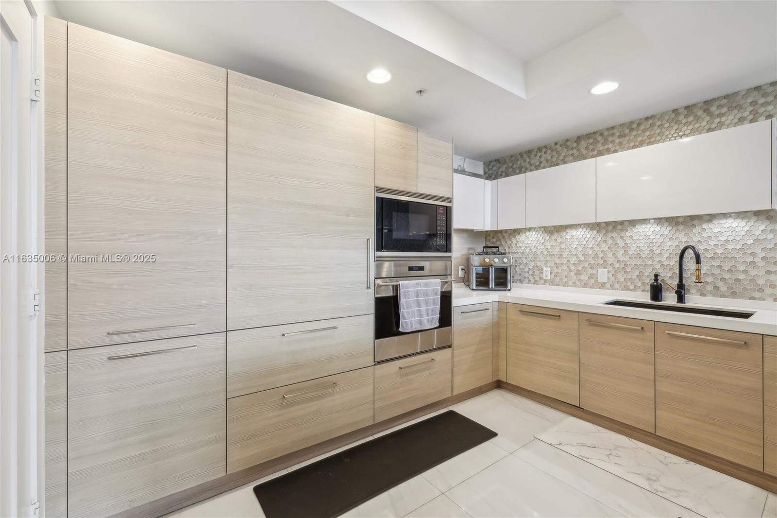 MARINA PALMS RESIDENCES S - Residential