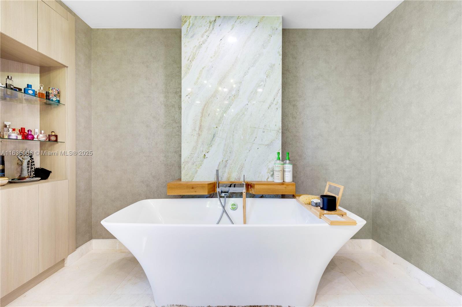 MARINA PALMS RESIDENCES S - Residential