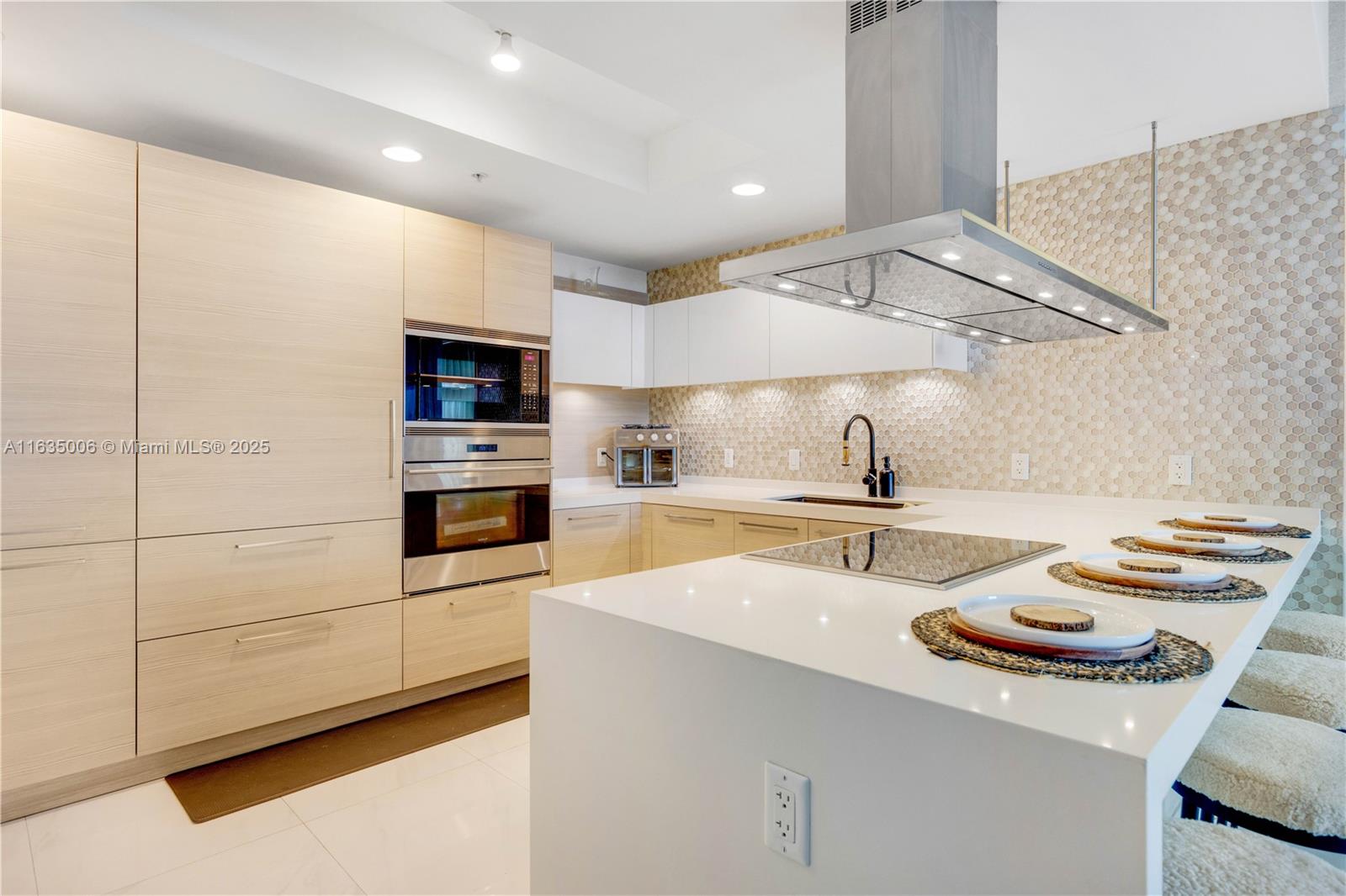 MARINA PALMS RESIDENCES S - Residential