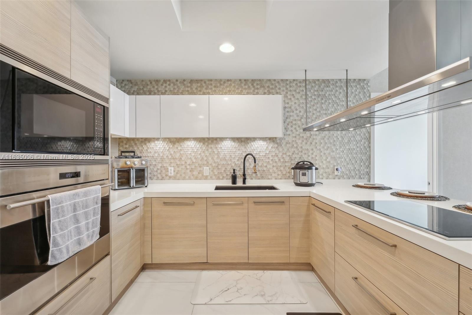 MARINA PALMS RESIDENCES S - Residential