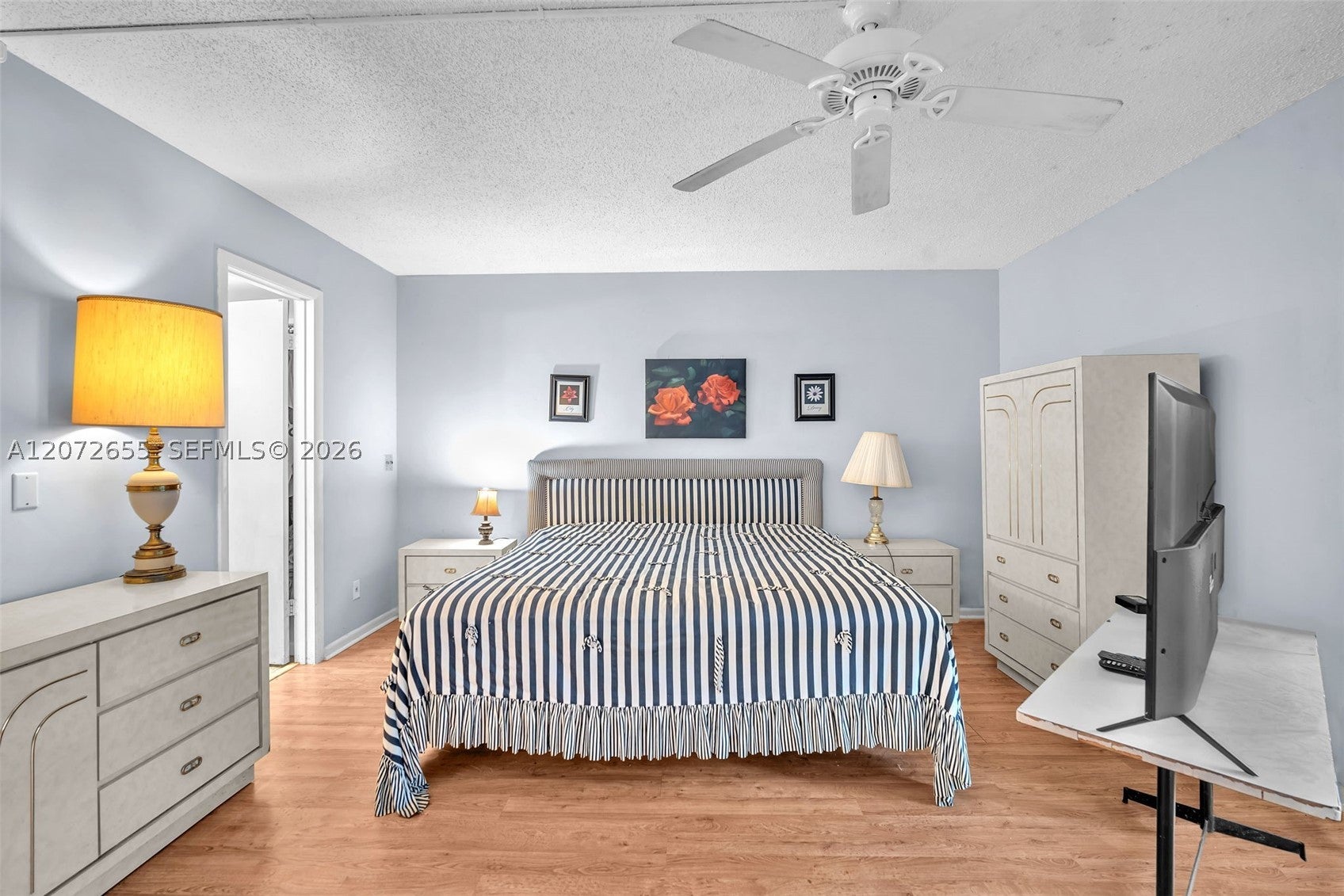 4051 N Newport N 4051
