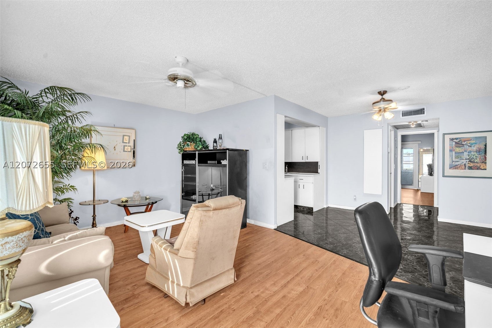 4051 N Newport N 4051