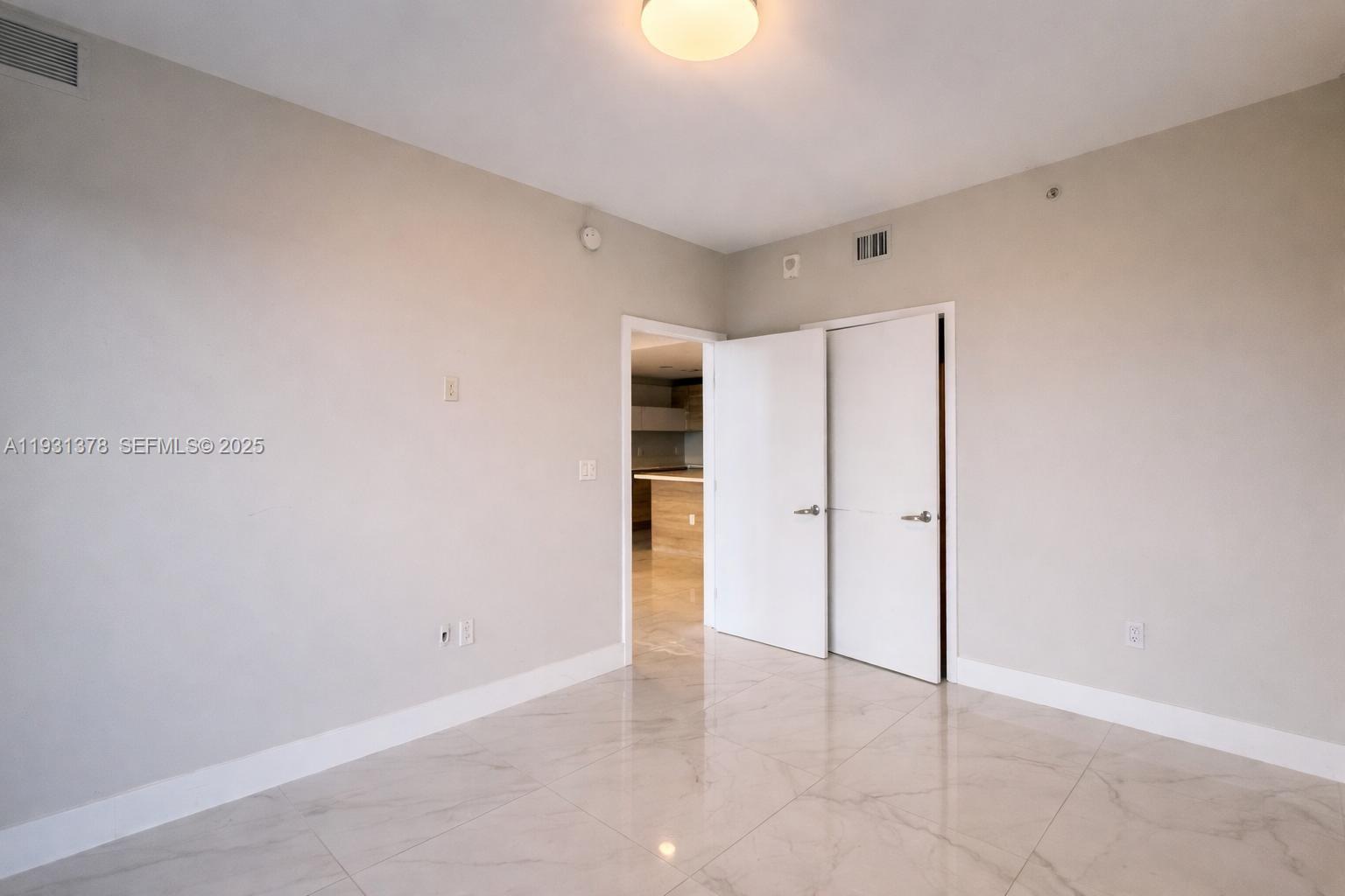 THE HARBOUR NORTH CONDO - Residential