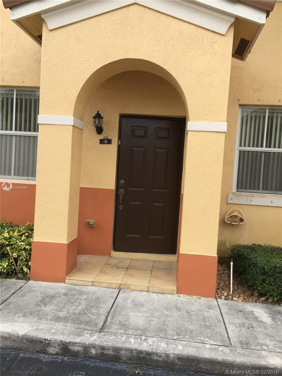 ONE OF THE KIND @ SPLENDIDO.3/2.5 TOWNHOUSE, TWO PARKING AND FENCED IN PATIO.
FORMAL LIVING AND DINING. LARGE FAMILY ROOM + KITCHEN. WASHER AND DRYE INSIDE.
VACANT READY TO MOVE IN NO PETS-