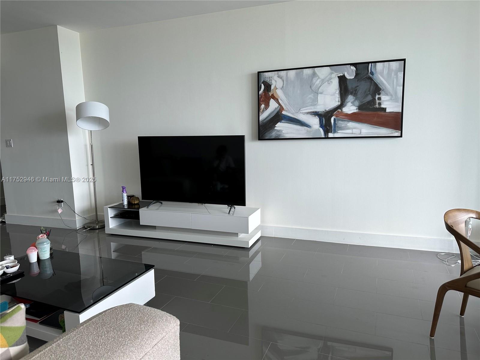 BLUE CONDO - Residential