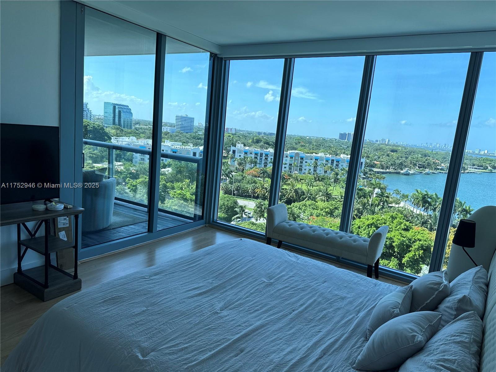 BLUE CONDO - Residential