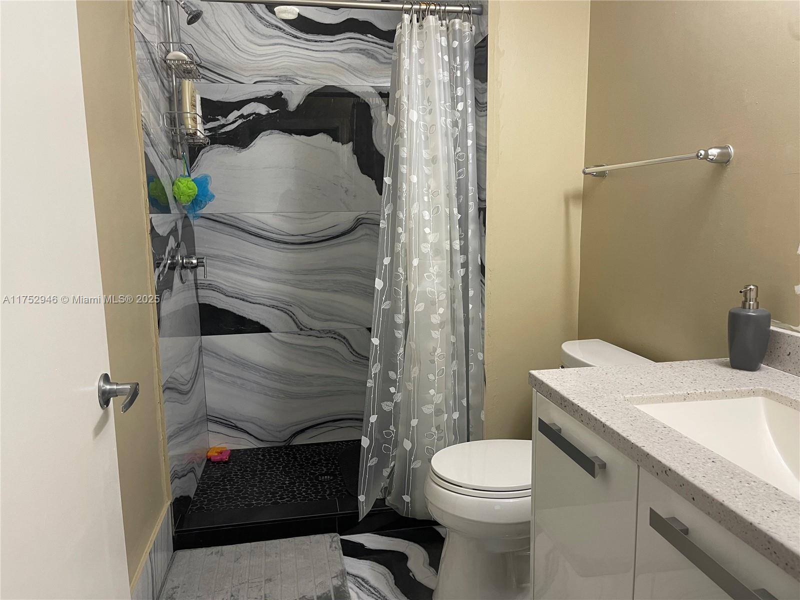 BLUE CONDO - Residential