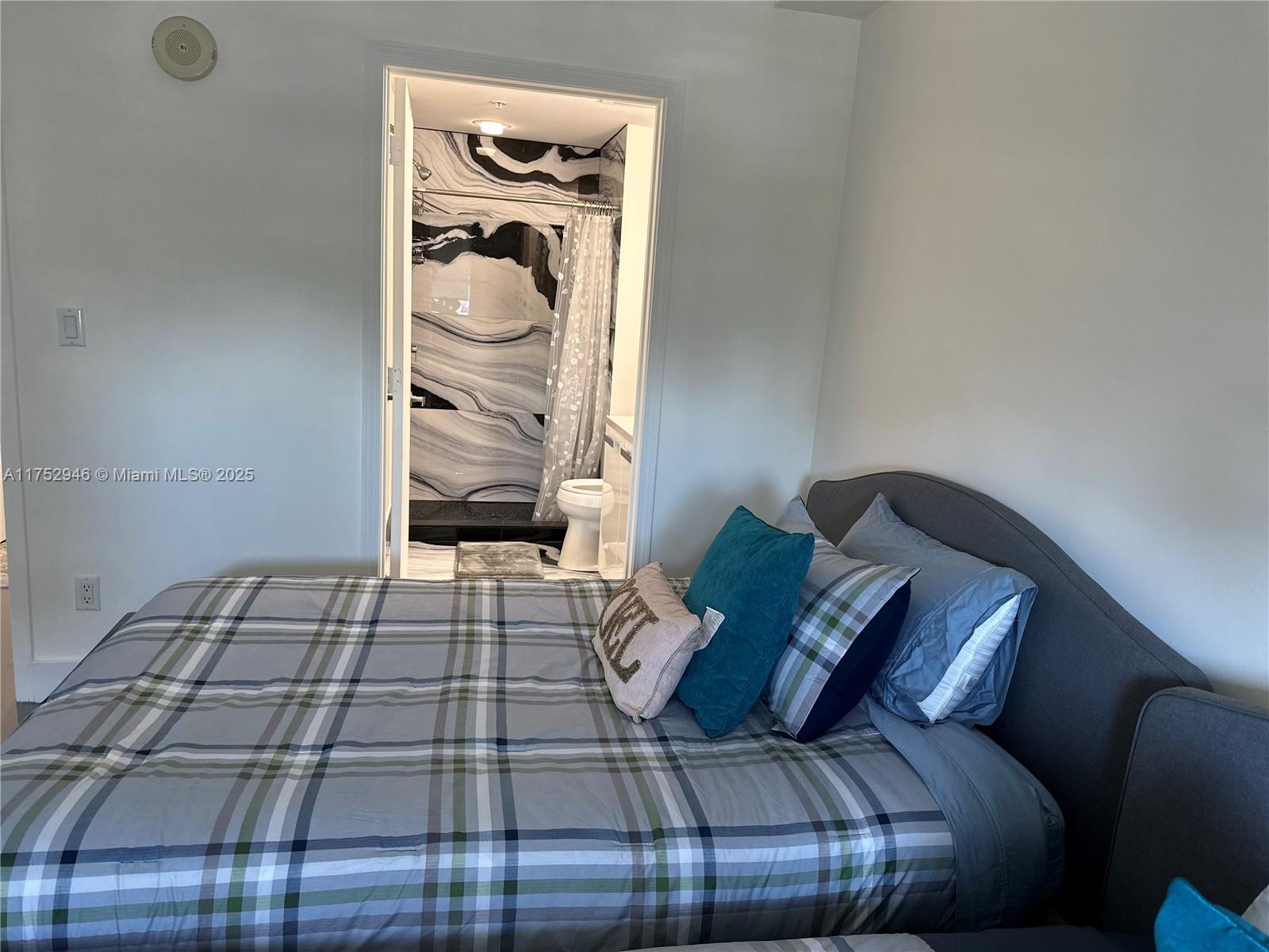 BLUE CONDO - Residential