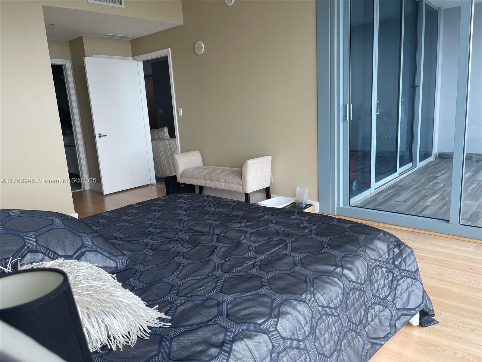 BLUE CONDO - Residential