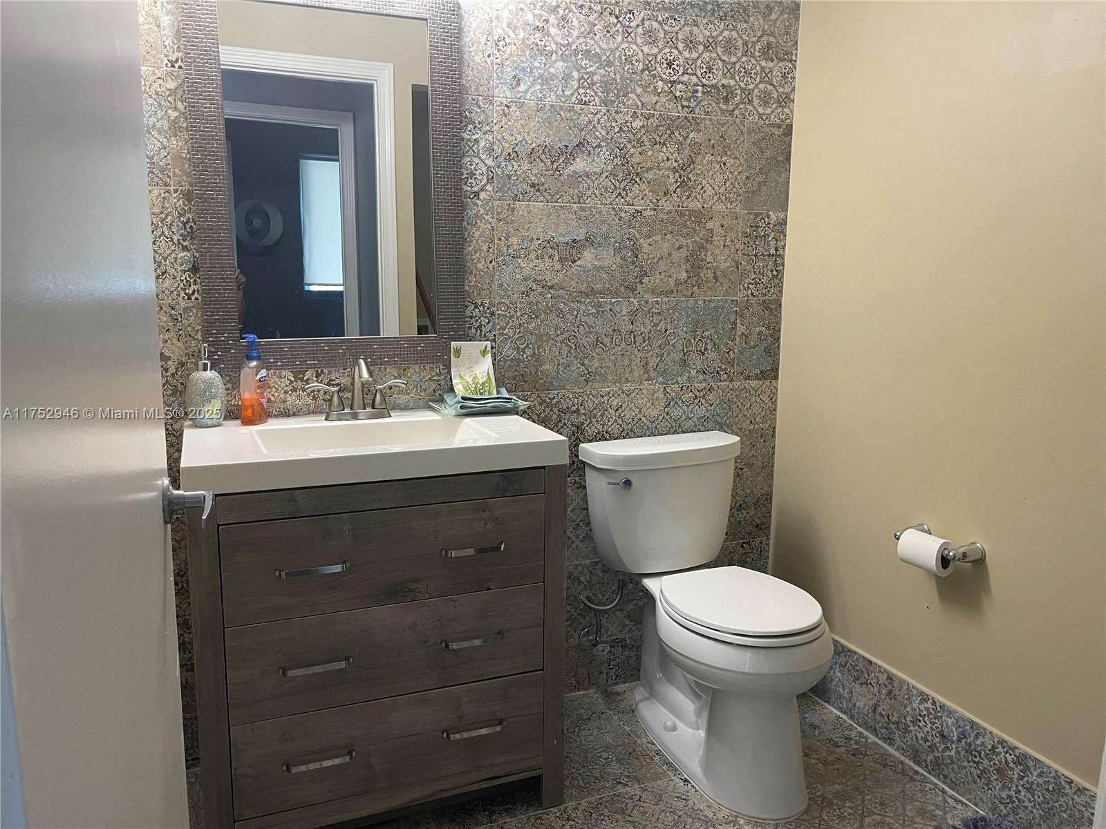 BLUE CONDO - Residential