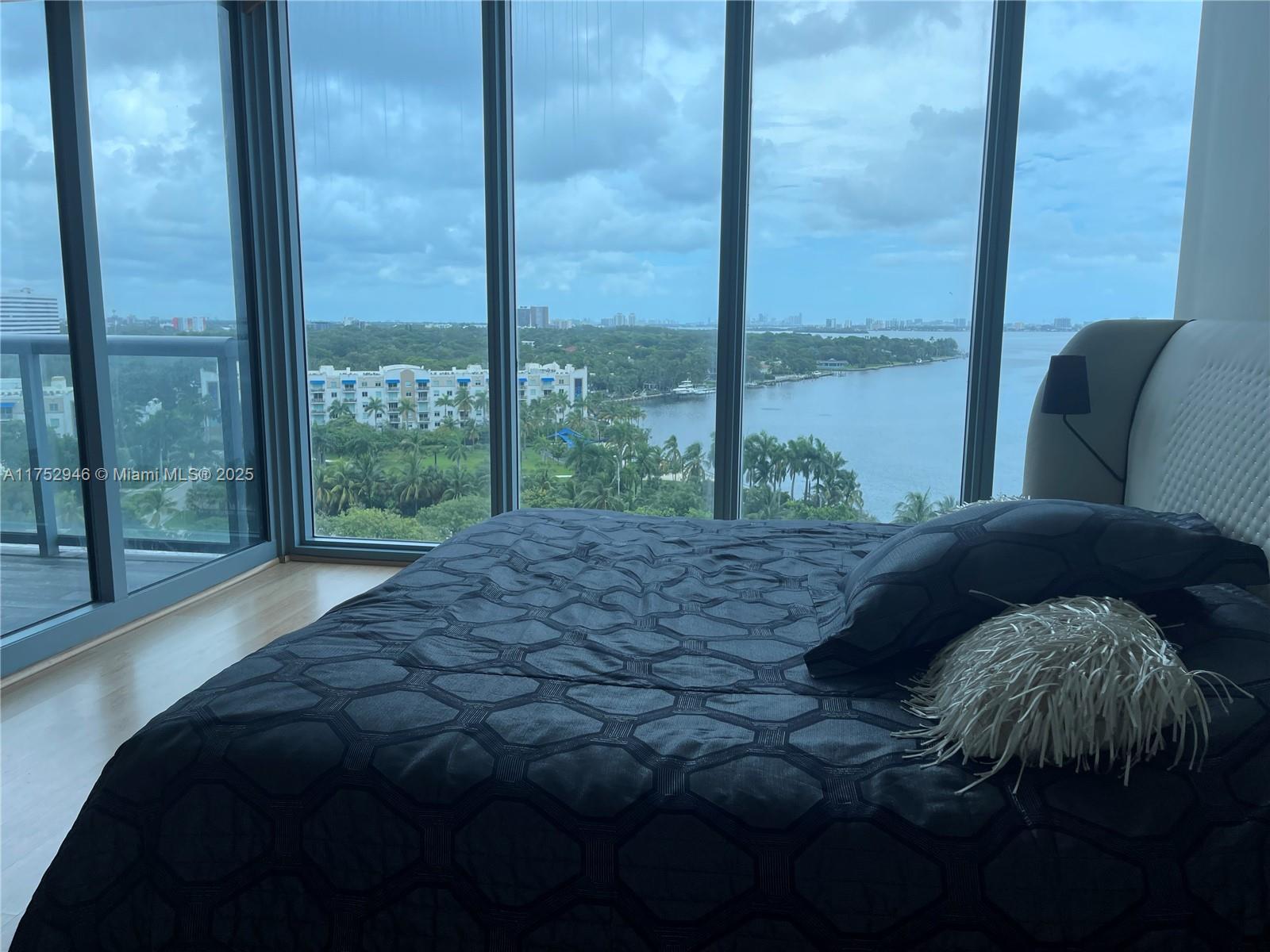 BLUE CONDO - Residential