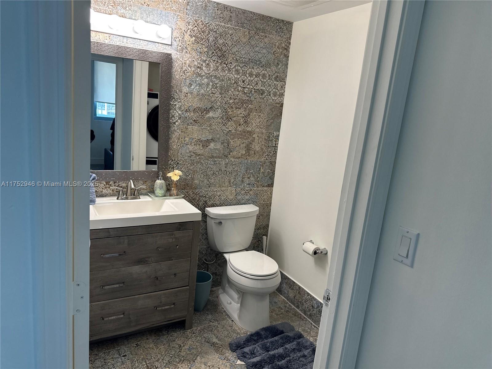 BLUE CONDO - Residential