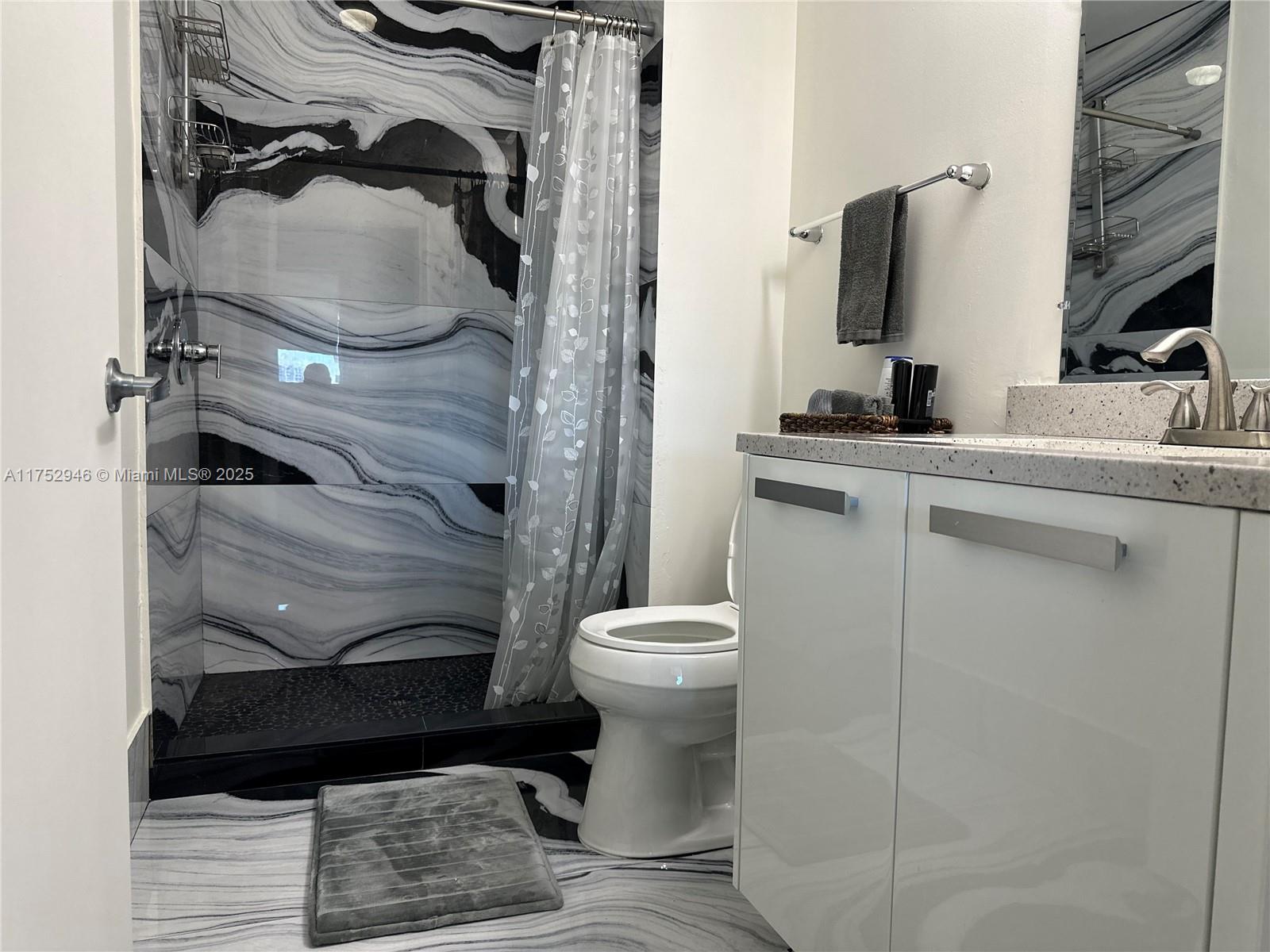 BLUE CONDO - Residential