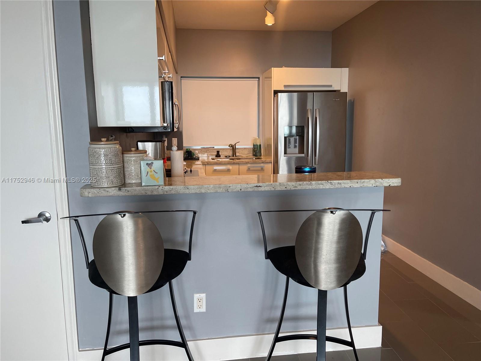 BLUE CONDO - Residential