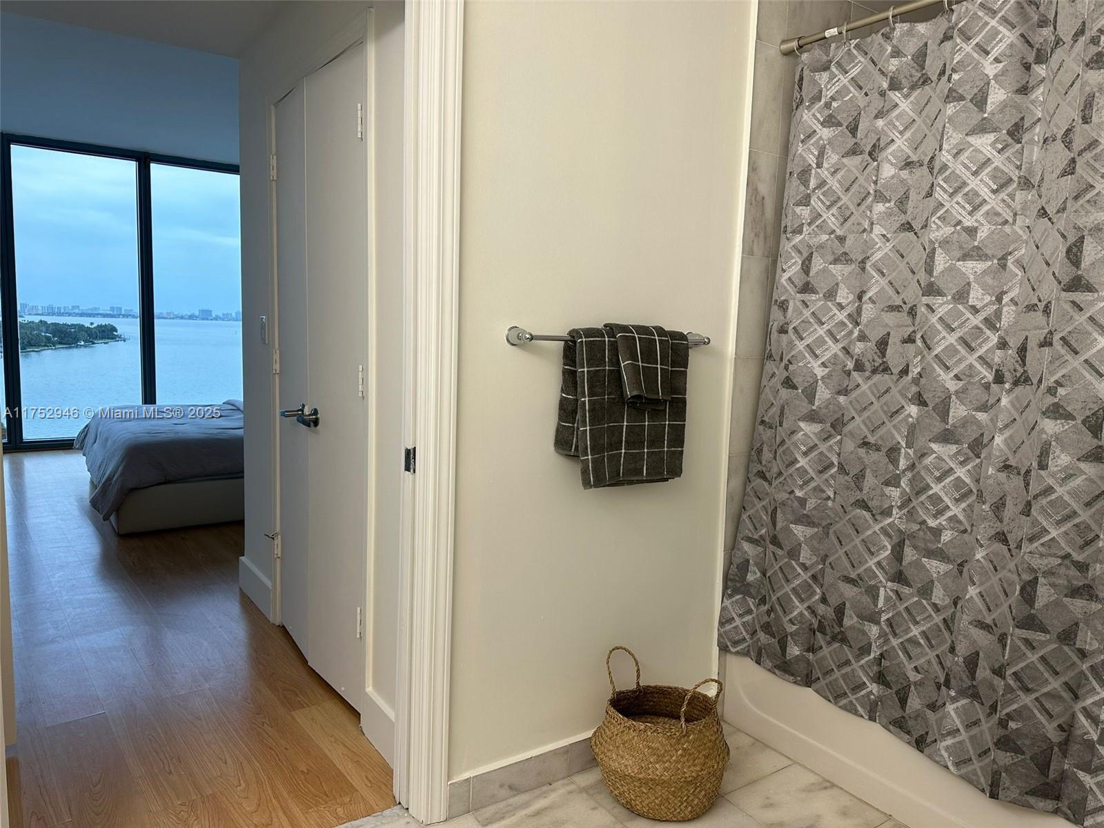 BLUE CONDO - Residential