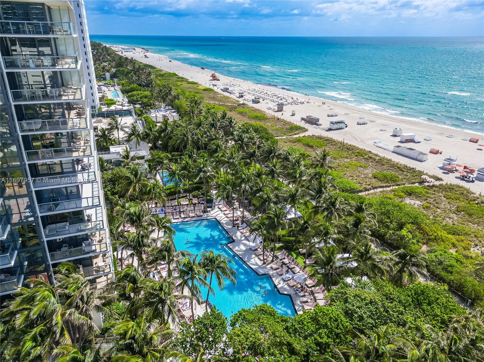 2201 Collins Ave 623