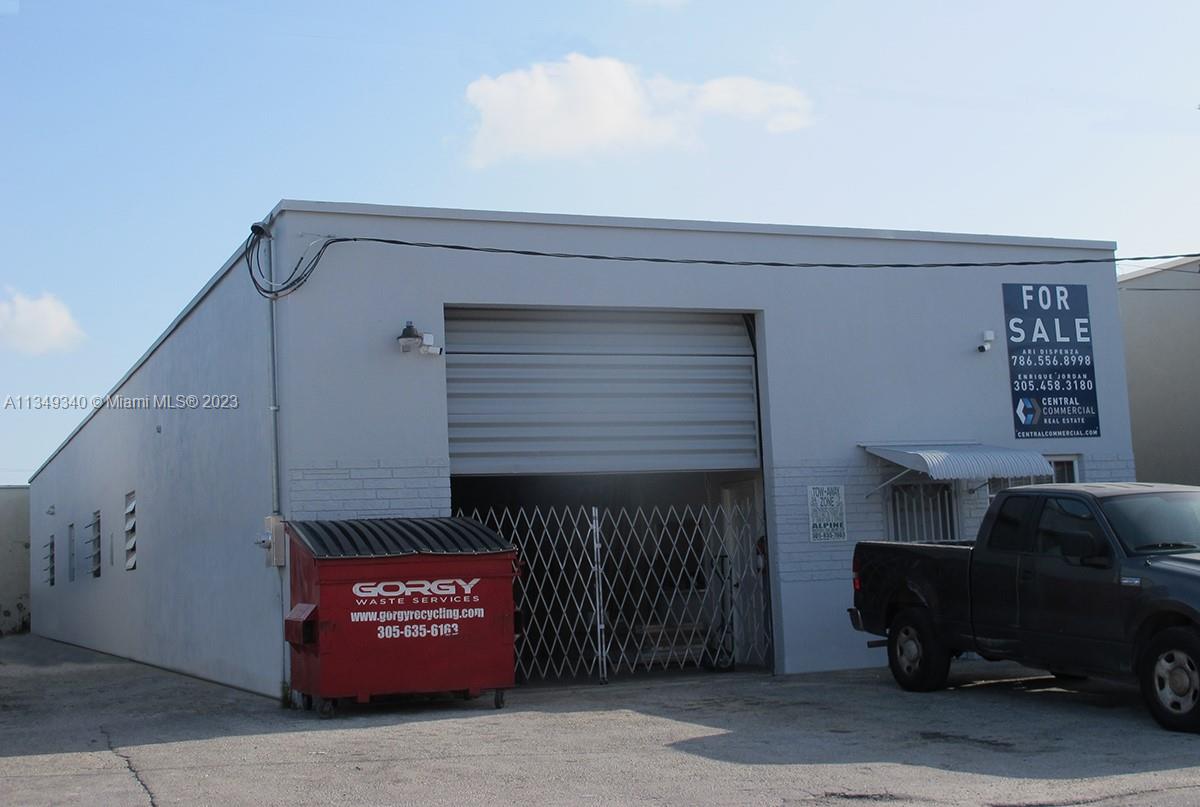 Well located 4,133 SF warehouse in eastern Hialeah's Leah Arts District. Featuring 13'9" clear ceilings, one 12'11" tall x 12' wide roll-down door at grade, 3 phase power, clear span (no columns) and a gypsum concrete roof deck with steel truss. 6,000 SF lot. 40 year re-certification completed in 2018. Zoned M1.
Located less than one block from Unbranded Brewing Co. Easy access to Miami International Airport and major thoroughfares.
*Owner/Broker