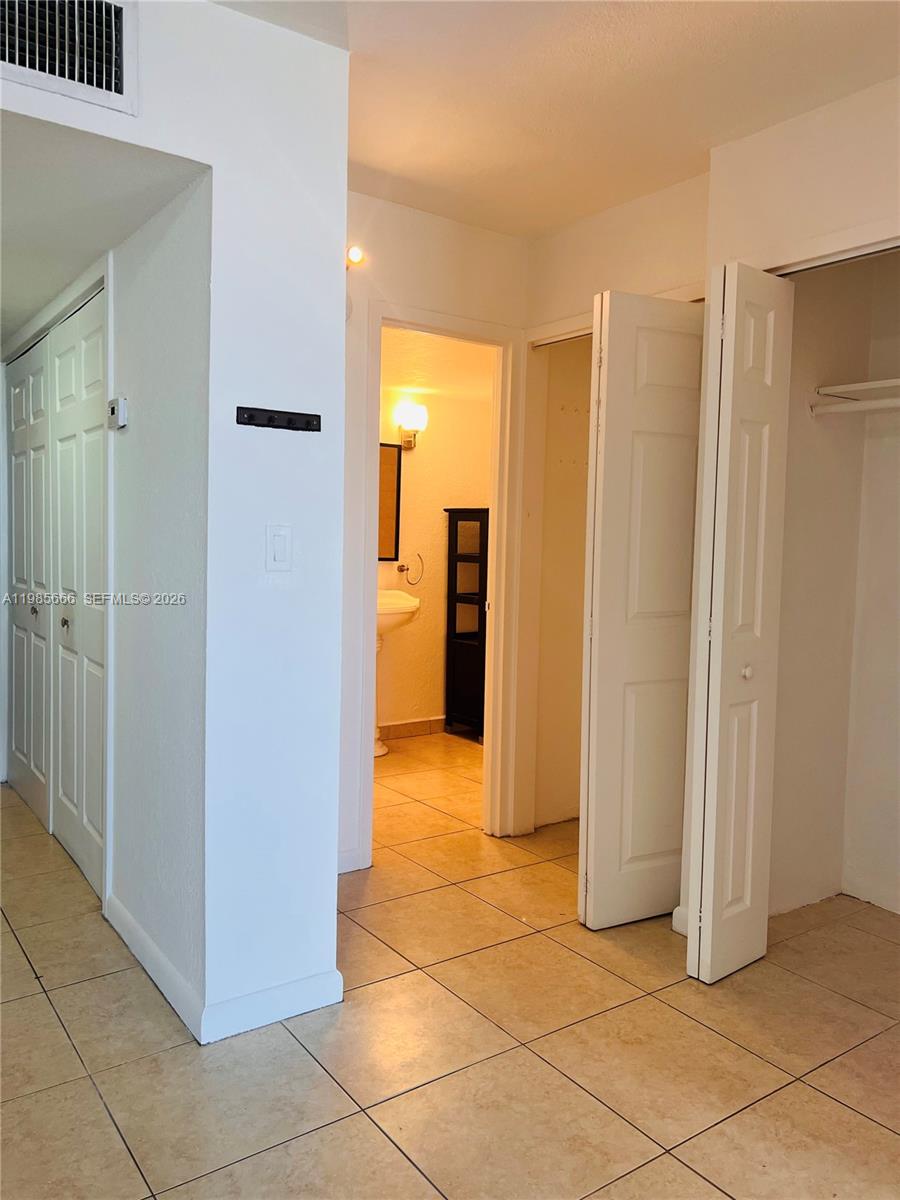 THE ISLANDER CLUB CONDO - Residential Lease