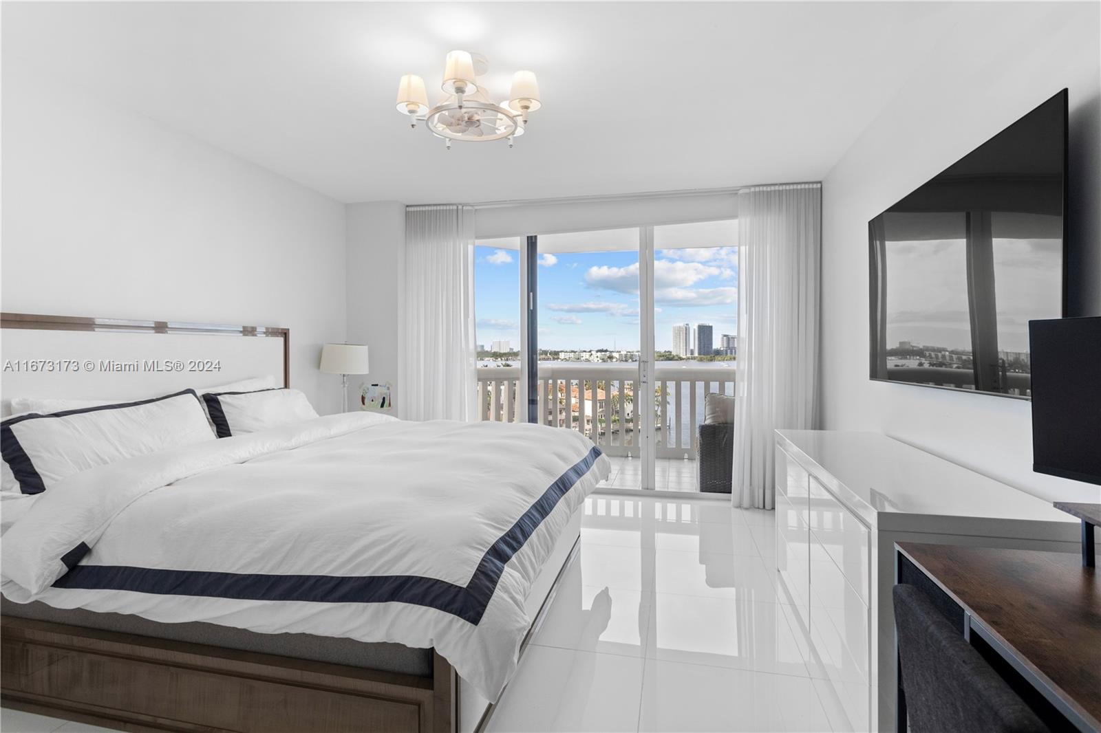 1000 ISL BLVD WILLIAMS IS - Residential
