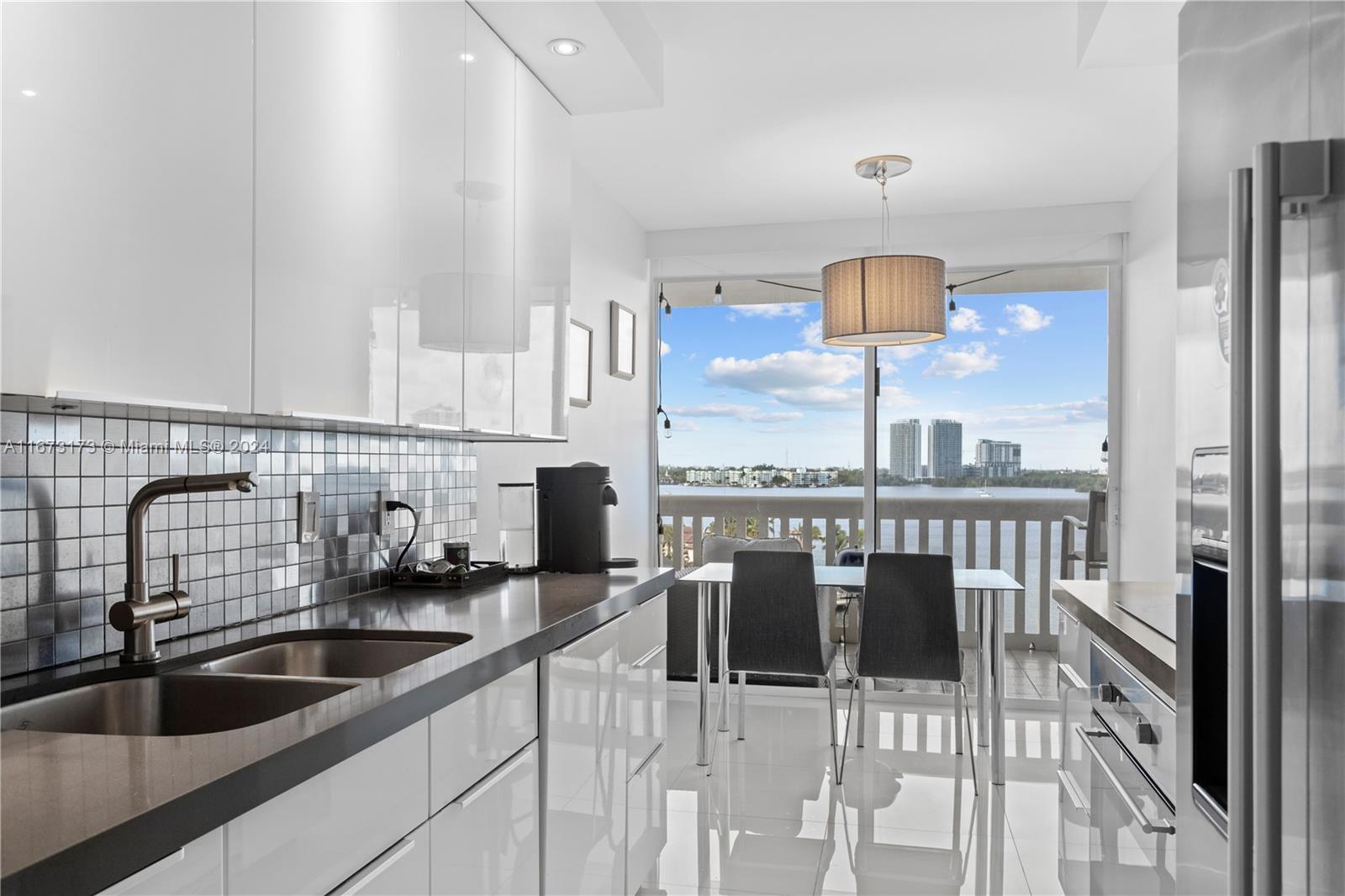 1000 ISL BLVD WILLIAMS IS - Residential