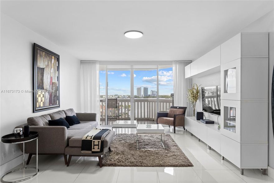 GORGEOUS 2 BED 2 BATHS -in Aventura Amazing views of intracoastal-Modern renovated unit- white tile flooring -update kitchen stainless steel appliances -led lights -Large terrace--Enjoy the island club & amenities a paradise in Aventura .pool &gym -sauna -indoor pool -luxury restaurant & club -Tennis -pickleball - closed to shopping & restaurant preview call agent 24 hr before.