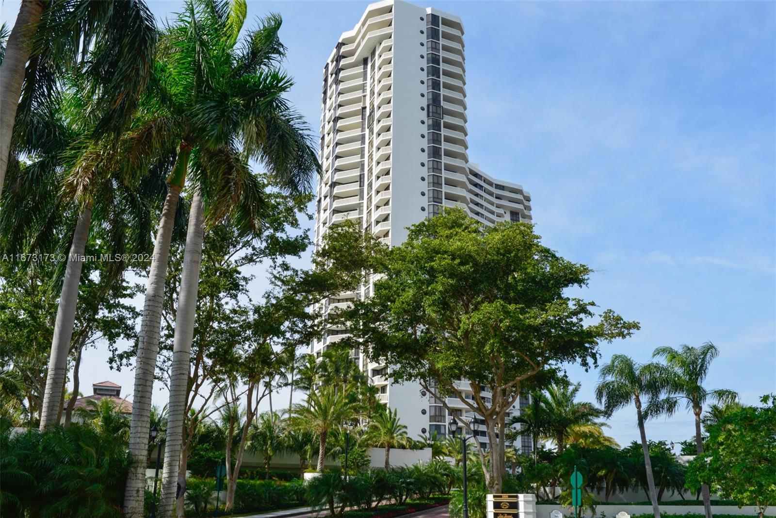 1000 ISL BLVD WILLIAMS IS - Residential