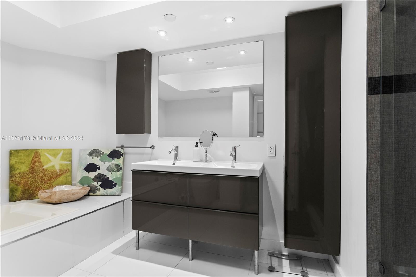 1000 ISL BLVD WILLIAMS IS - Residential