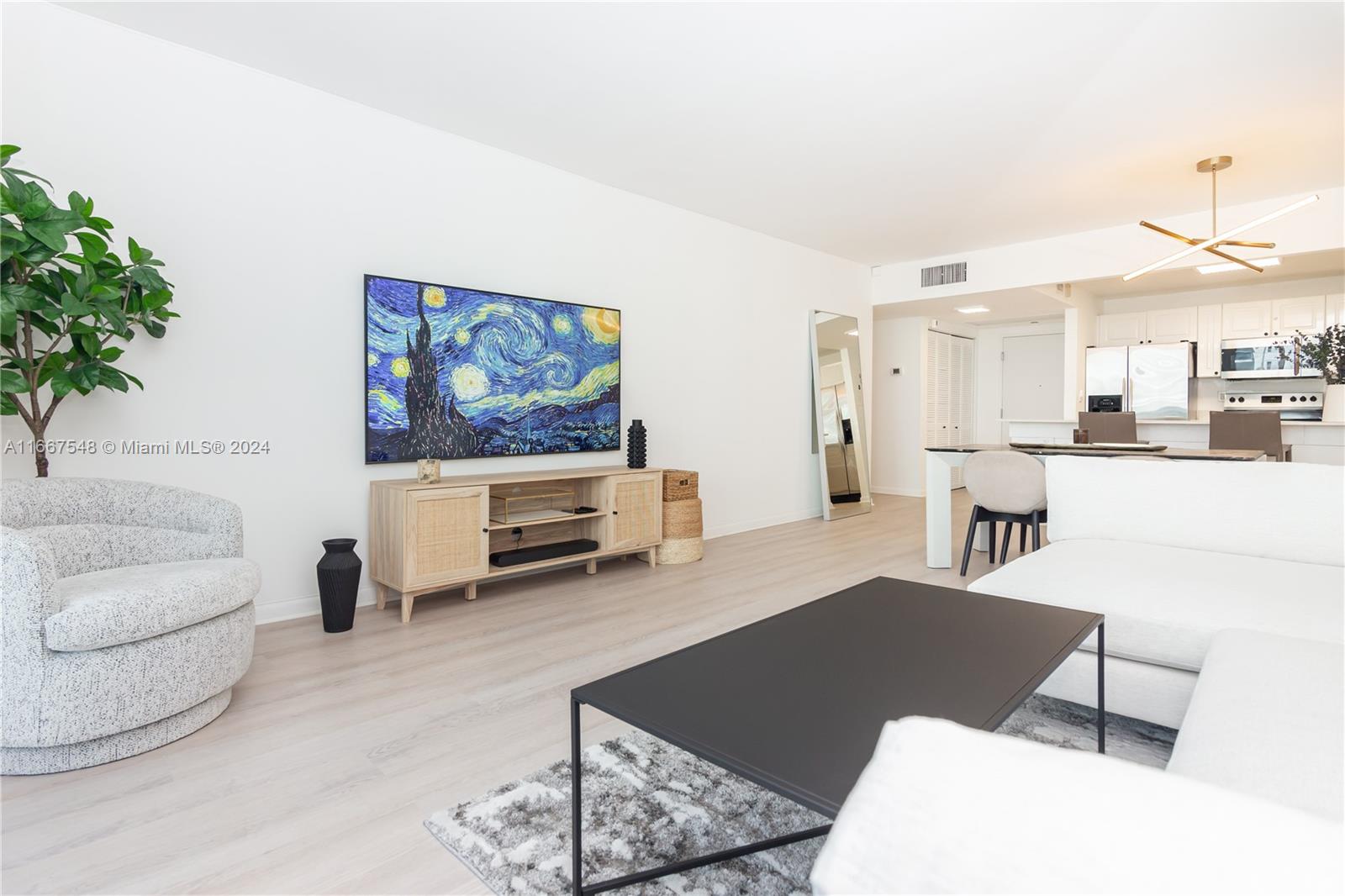 Pay less than for 1 Hotel and Enjoy the ocean view from this overside 1 bdr 1.5 bathroom beautiful renovated apartment in Roney palace of 1 Hotel Miami Beach. Use all amenities of a 1Hotel and more! It is the best place to spend a winter months and holidays! Listed price September-October. Call for rates and availabilities !