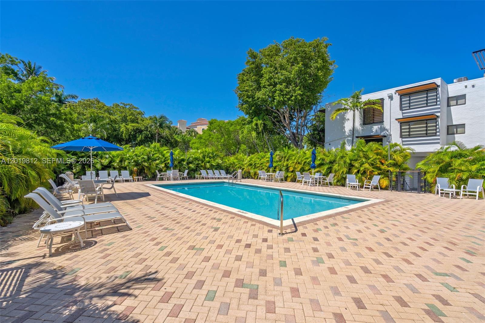 GDNS OF KEY BISC-ALHAMBRA - Residential
