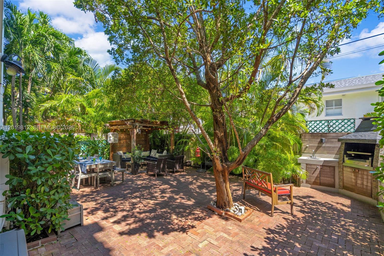 GDNS OF KEY BISC-ALHAMBRA - Residential