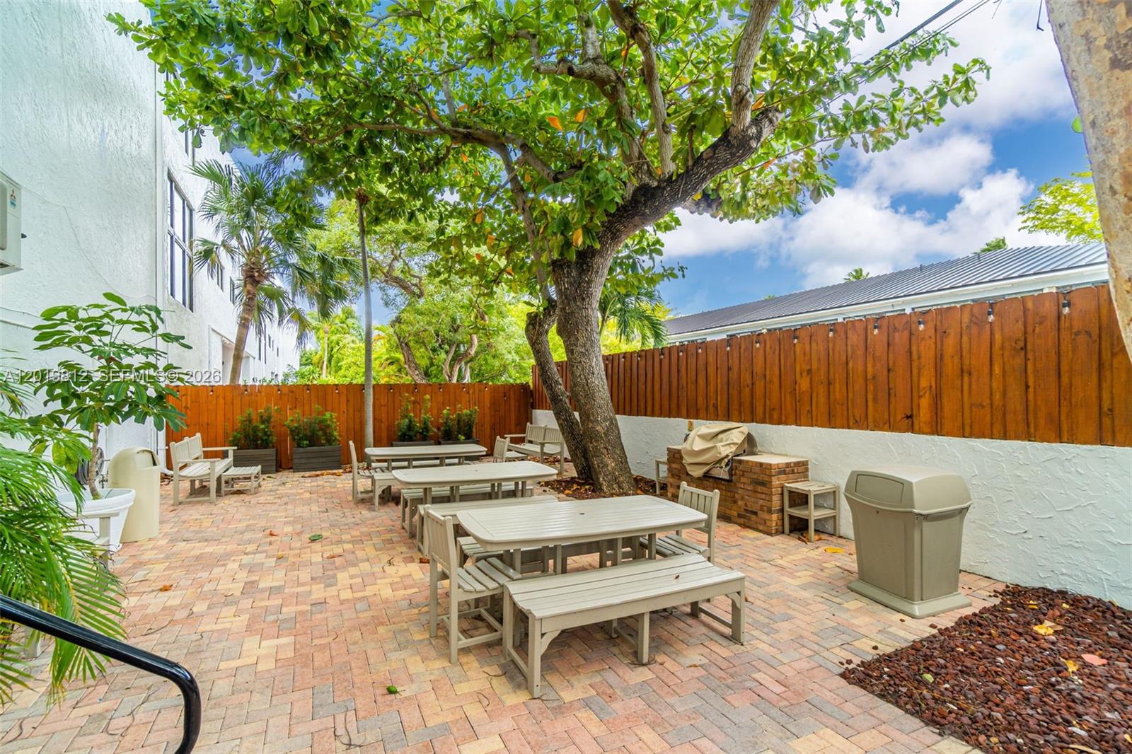GDNS OF KEY BISC-ALHAMBRA - Residential