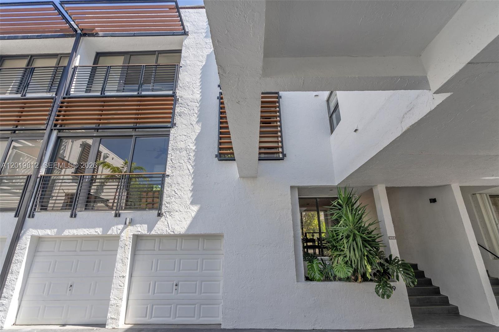 GDNS OF KEY BISC-ALHAMBRA - Residential