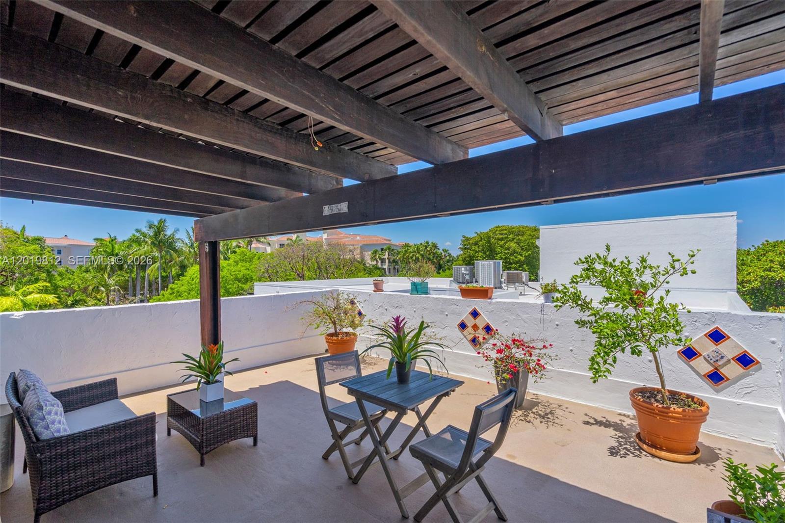 GDNS OF KEY BISC-ALHAMBRA - Residential