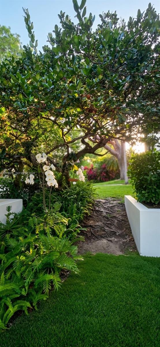 GDNS OF KEY BISC-ALHAMBRA - Residential