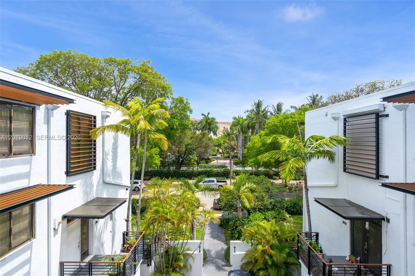 GDNS OF KEY BISC-ALHAMBRA - Residential