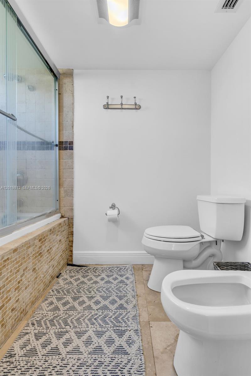 GDNS OF KEY BISC-ALHAMBRA - Residential