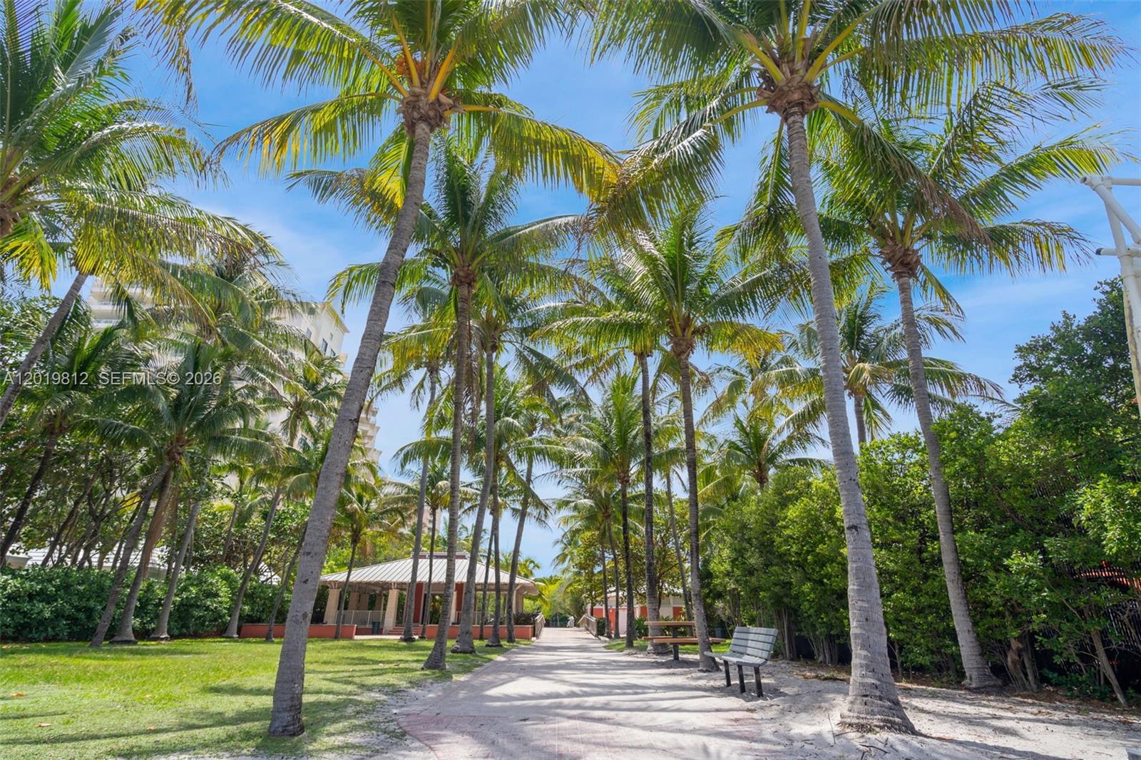 GDNS OF KEY BISC-ALHAMBRA - Residential