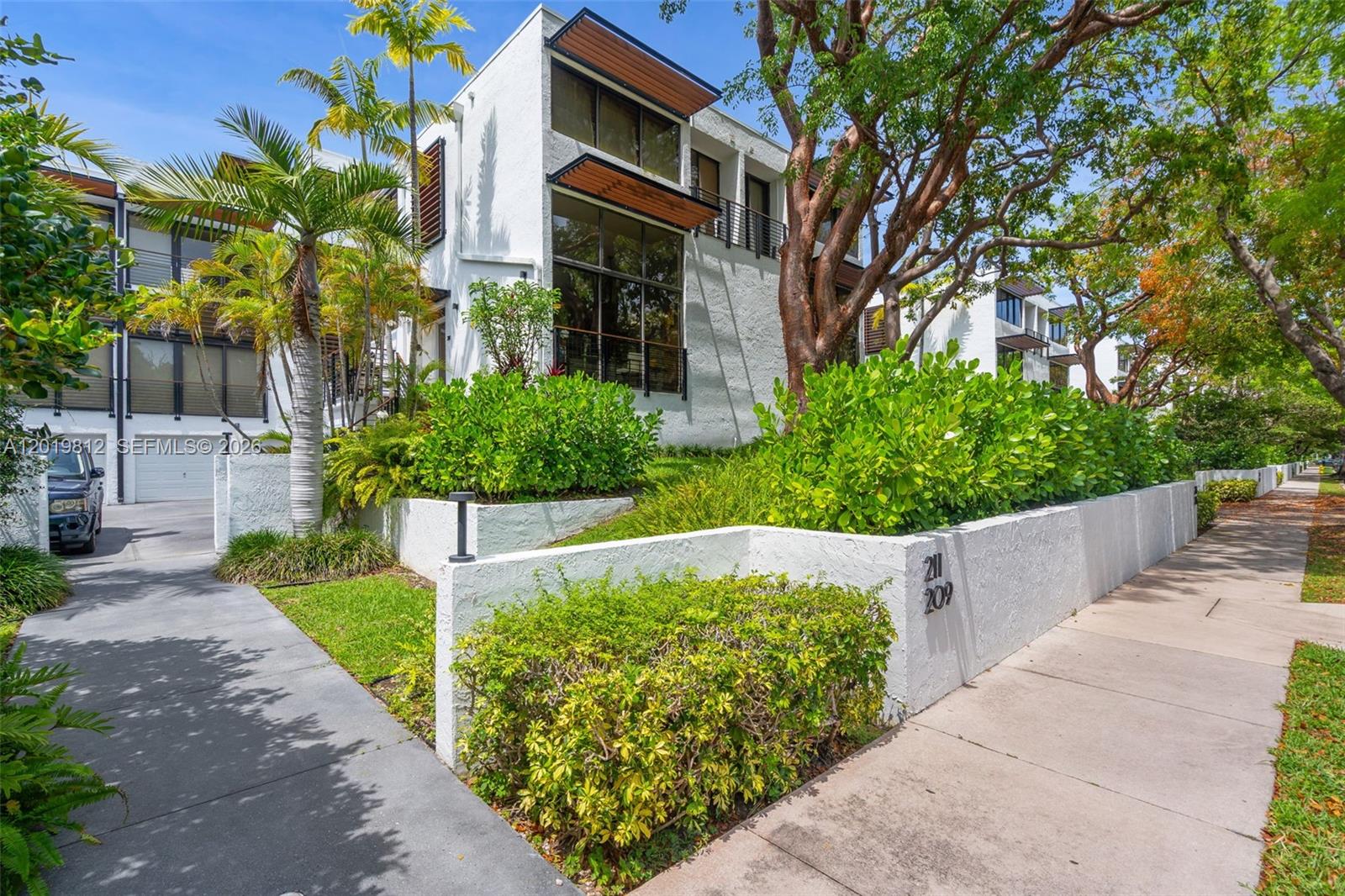 GDNS OF KEY BISC-ALHAMBRA - Residential
