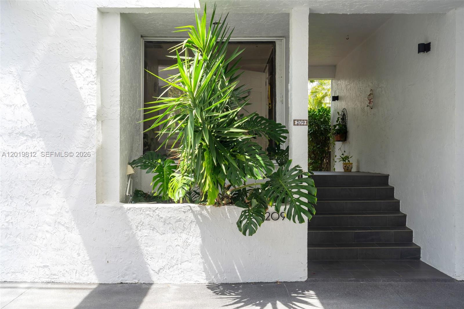GDNS OF KEY BISC-ALHAMBRA - Residential