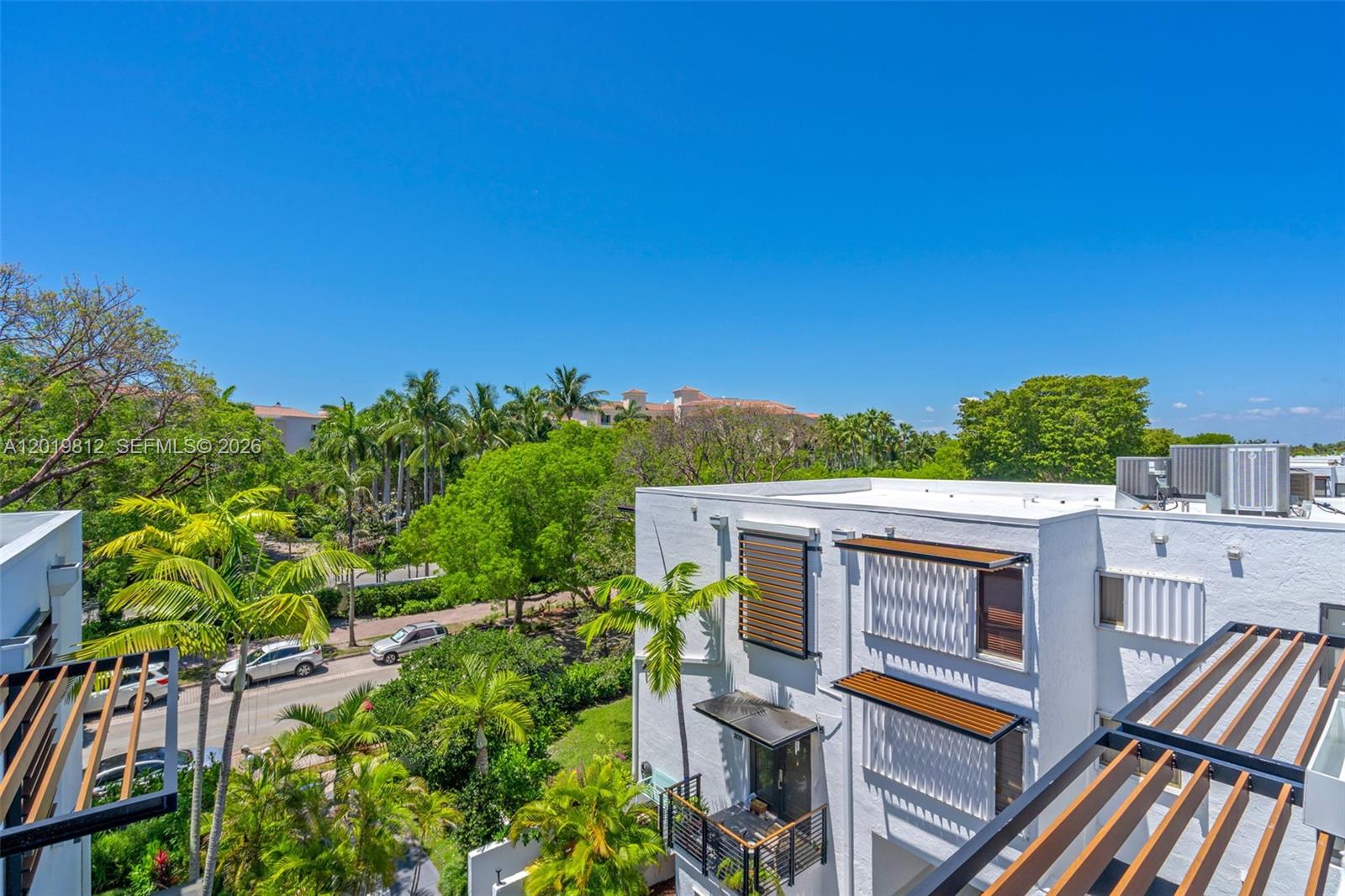 GDNS OF KEY BISC-ALHAMBRA - Residential