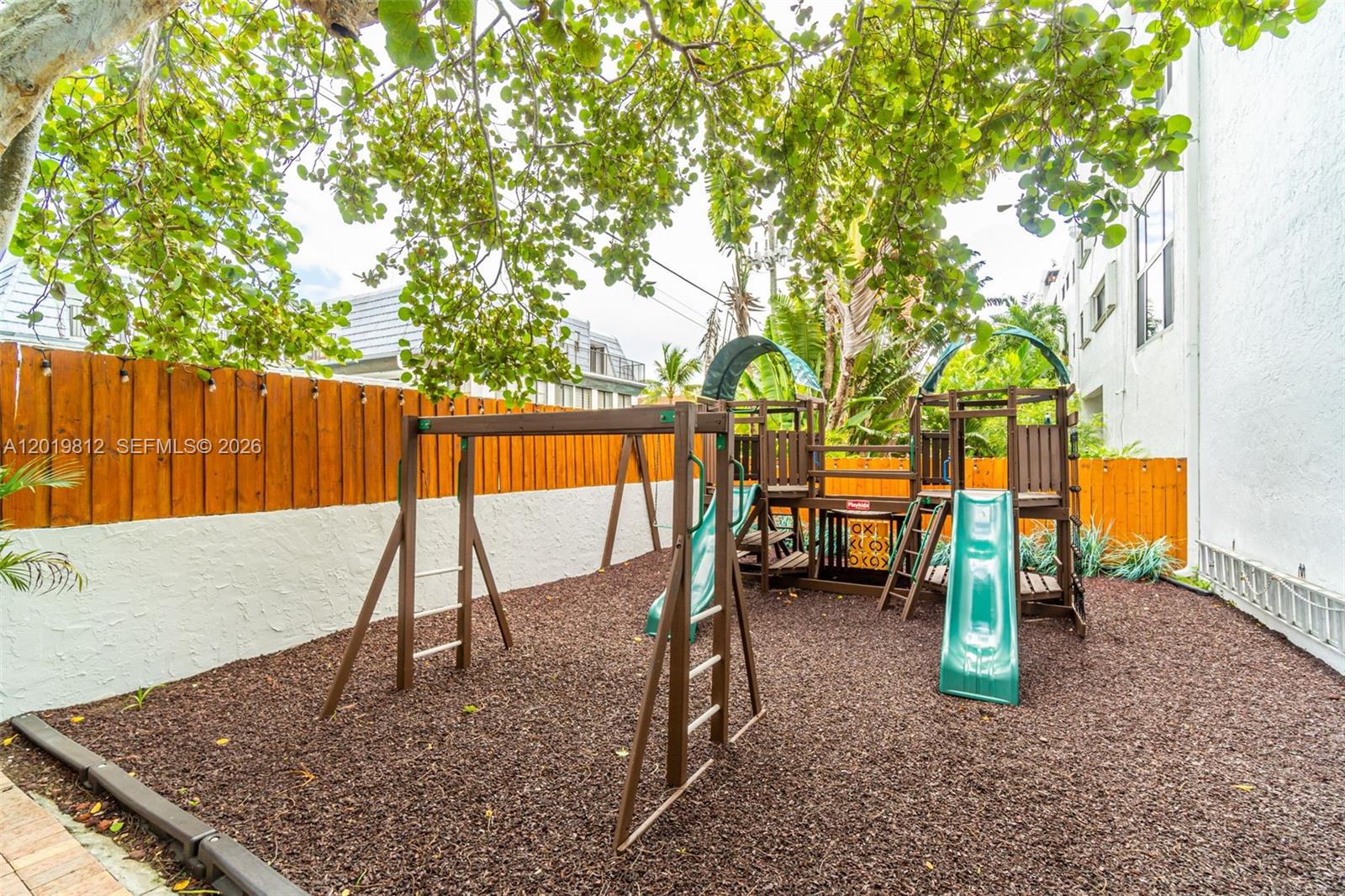 GDNS OF KEY BISC-ALHAMBRA - Residential