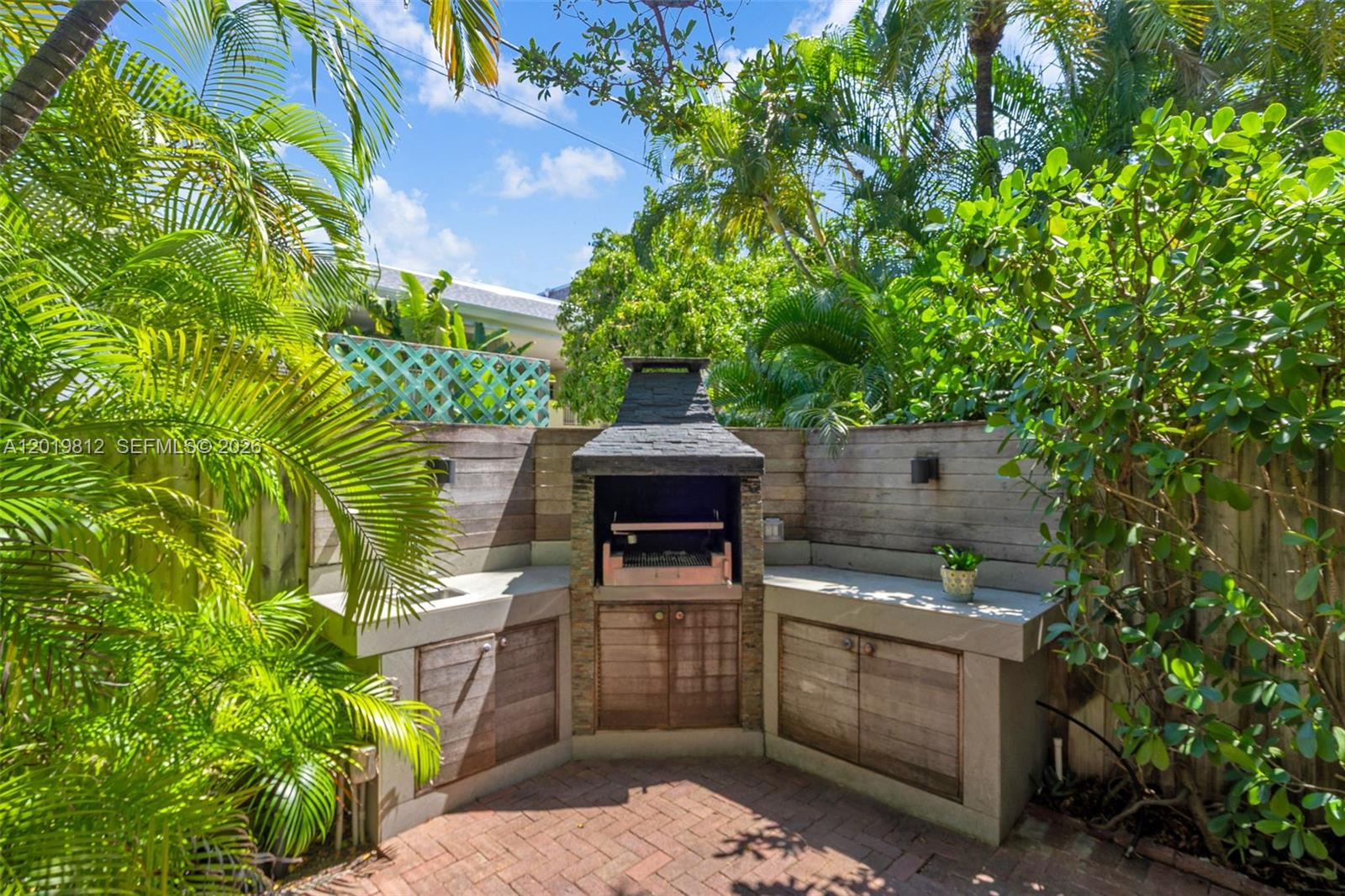 GDNS OF KEY BISC-ALHAMBRA - Residential